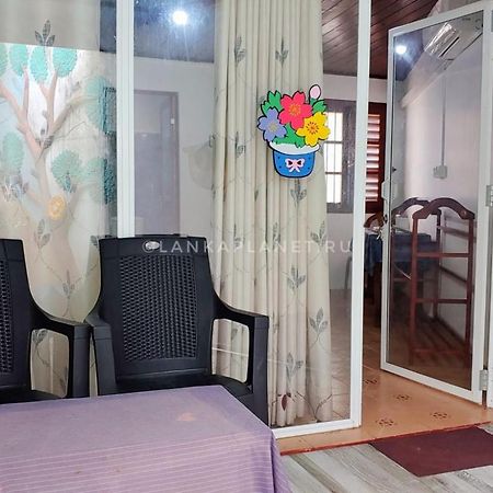 Twin Palms Hotel Mirissa Eksteriør billede
